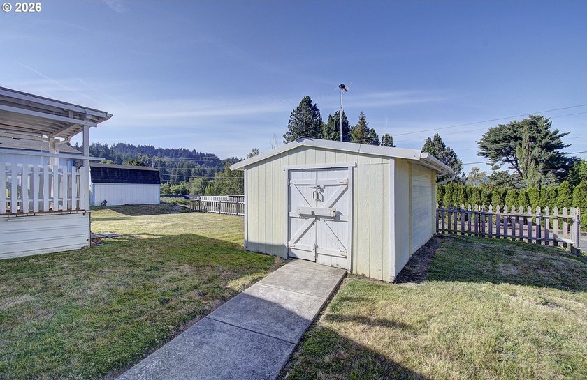 Welcome home to this 2-bedroom, 2-bath double-wide manufactured - photo 27
