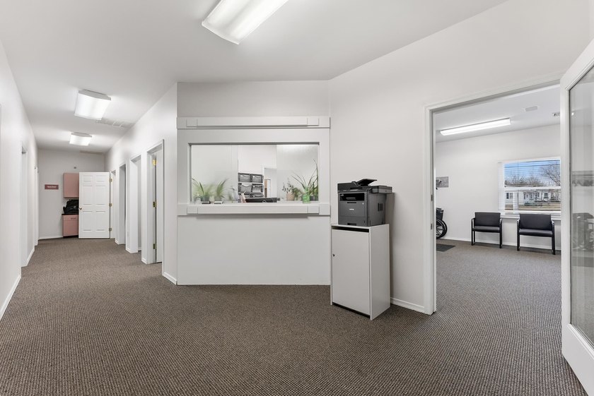 High-visibility, fully leased commercial investment opportunity - photo 4