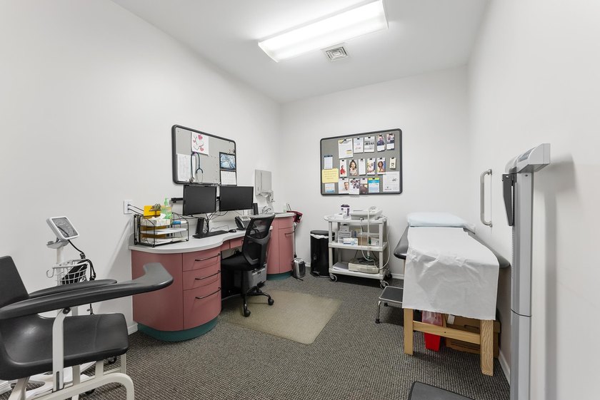 High-visibility, fully leased commercial investment opportunity - photo 10