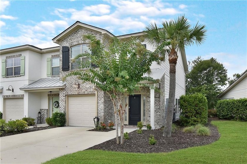 Experience Coastal elegance and convenient Island living in this - photo 3