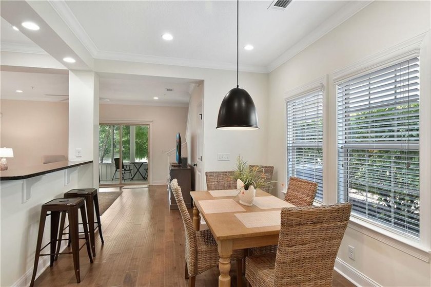 Experience Coastal elegance and convenient Island living in this - photo 6