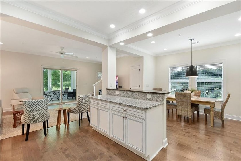 Experience Coastal elegance and convenient Island living in this - photo 10