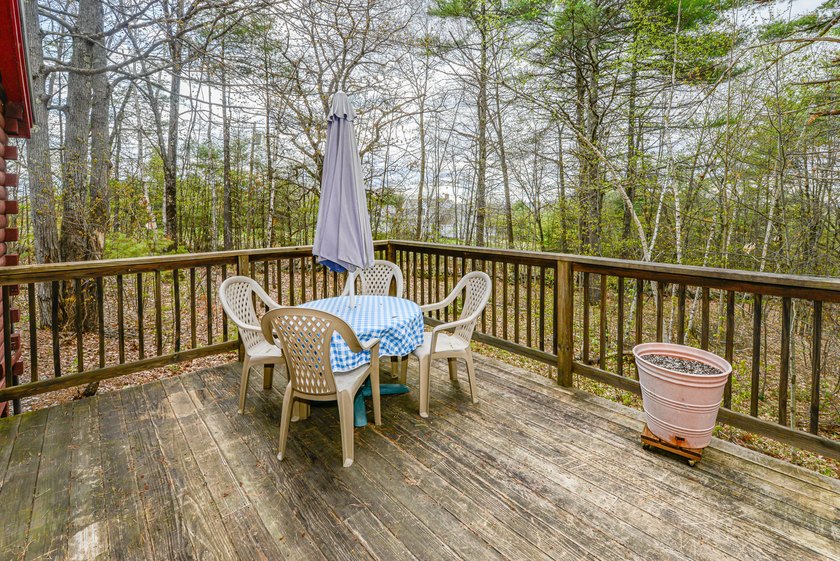 Cozy 2 BR, 2 Bath log sided home with knotty pine interior on a - photo 3