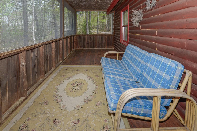 Cozy 2 BR, 2 Bath log sided home with knotty pine interior on a - photo 4