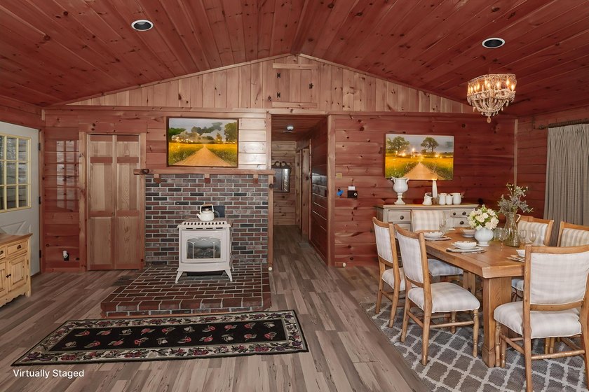 Cozy 2 BR, 2 Bath log sided home with knotty pine interior on a - photo 6