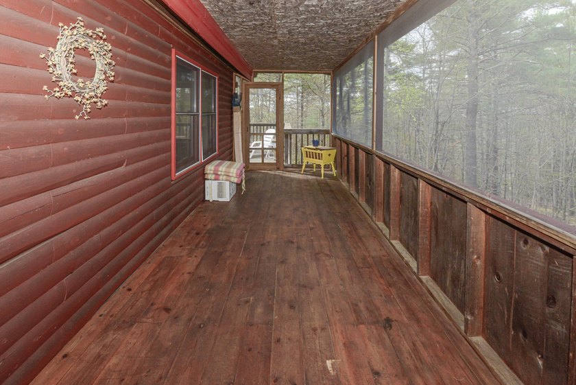 Cozy 2 BR, 2 Bath log sided home with knotty pine interior on a - photo 7