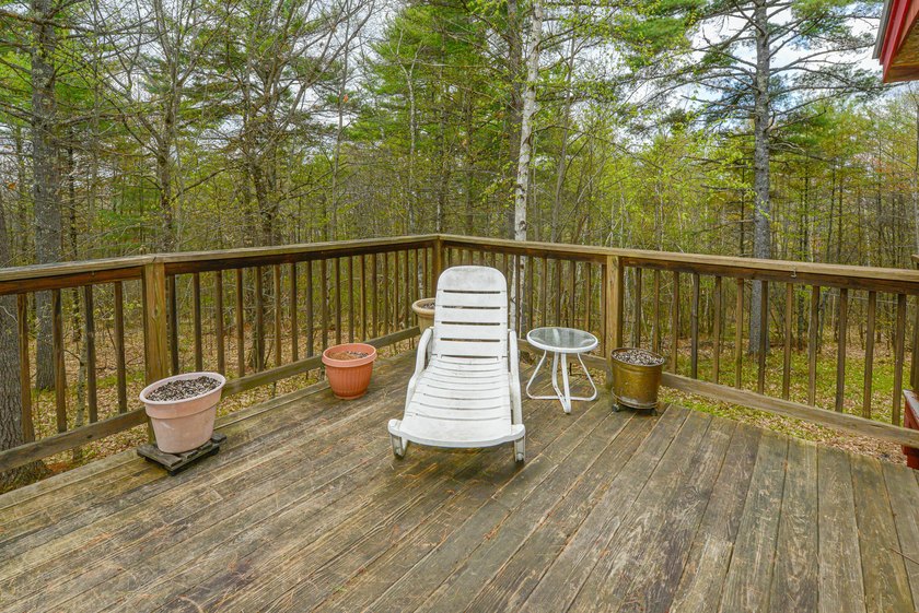 Cozy 2 BR, 2 Bath log sided home with knotty pine interior on a - photo 10