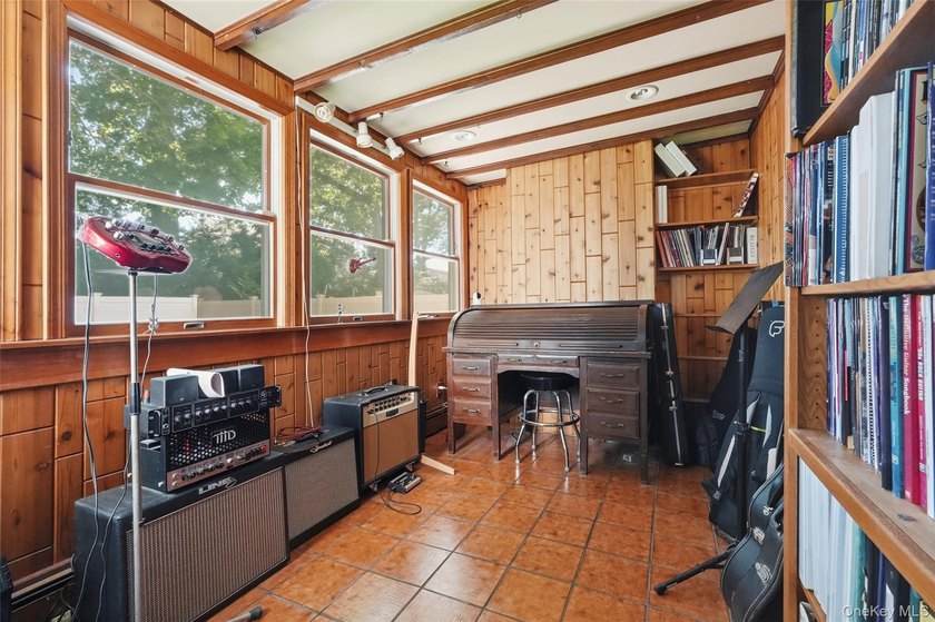 Welcome to 2595 Yorktown St., a fabulous Colonial perfectly - photo 19