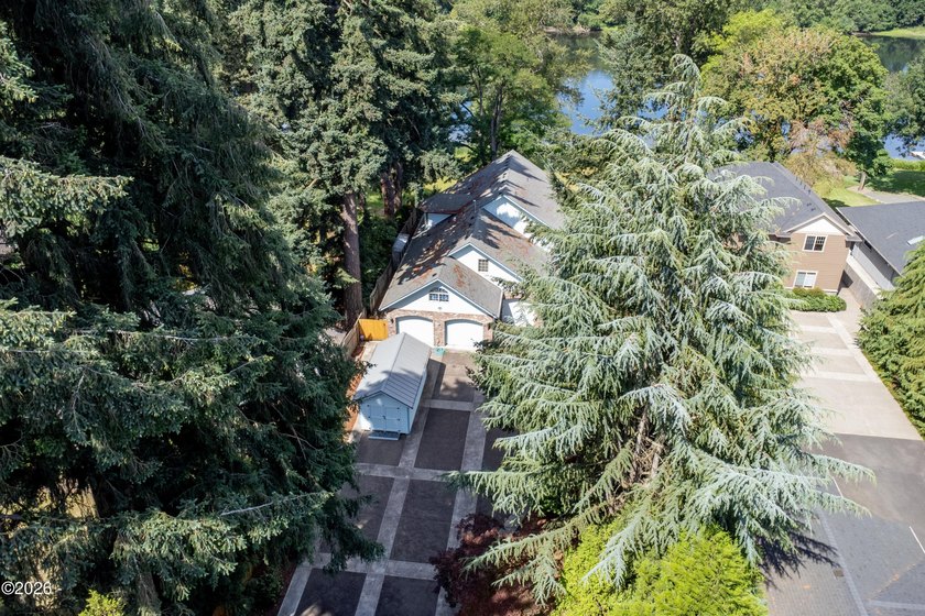 Experience refined riverfront living on the majestic Willamette - photo 3