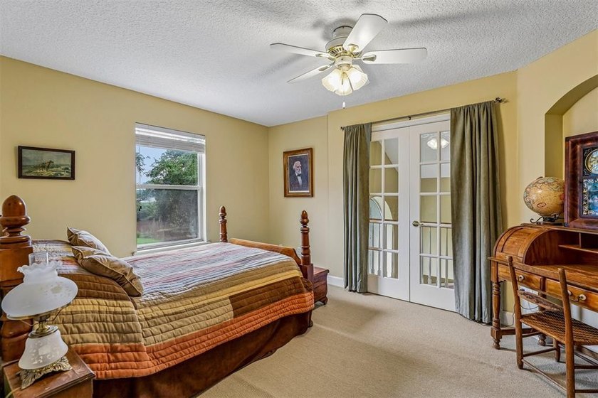 This residence features 4 bedrooms 3 full bathrooms and 2 half - photo 33