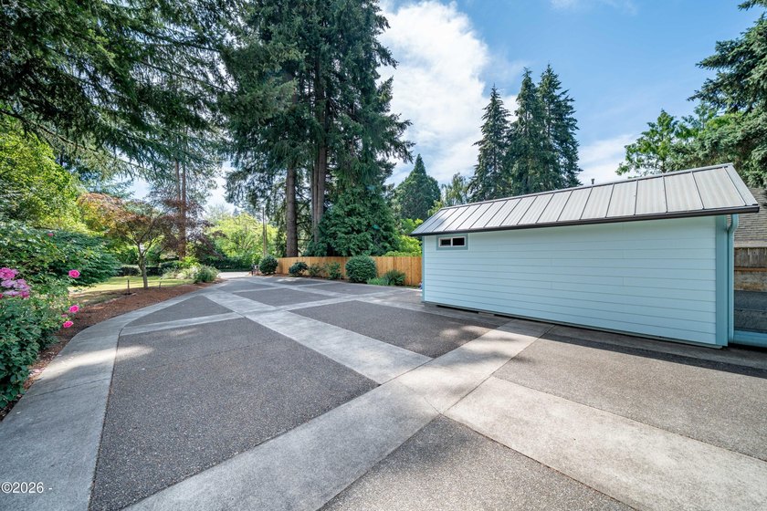 Experience refined riverfront living on the majestic Willamette - photo 4