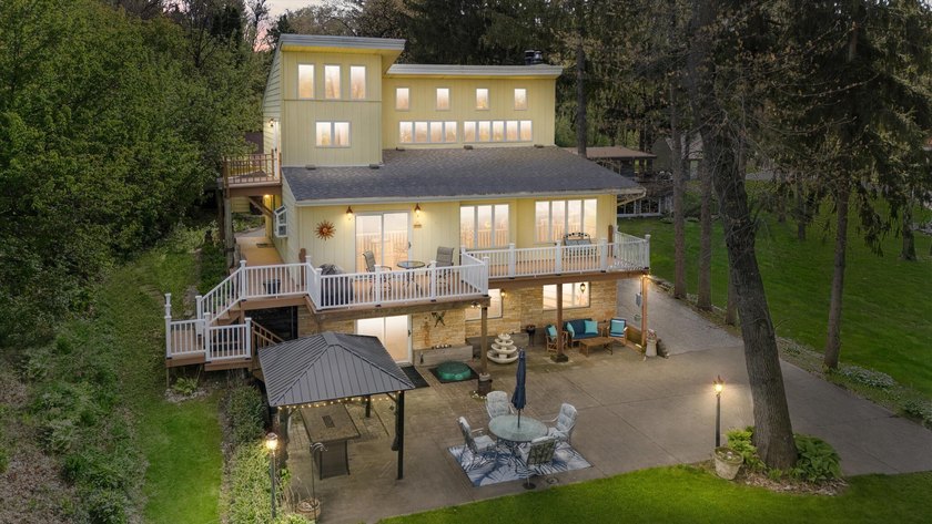 WALK INTO INSTANT EQUITY WITH THIS BEAUTIFUL HOME. Enjoy lake - photo 3