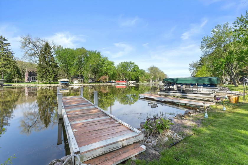 WALK INTO INSTANT EQUITY WITH THIS BEAUTIFUL HOME. Enjoy lake - photo 5