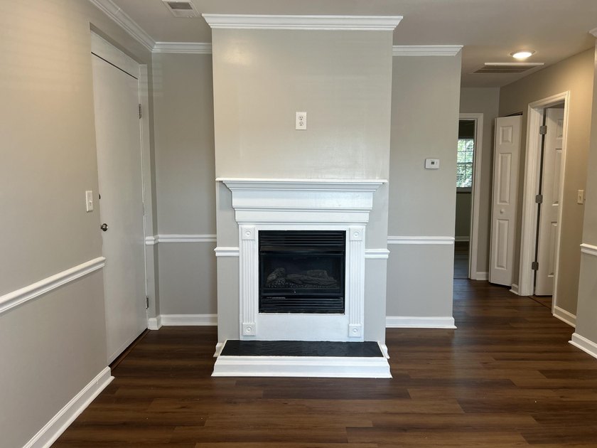 Don't miss this fully refreshed, top-floor 2-bedroom, 1-bath - photo 11