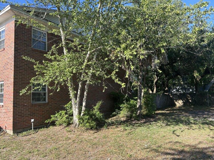 Don't miss this fully refreshed, top-floor 2-bedroom, 1-bath - photo 30