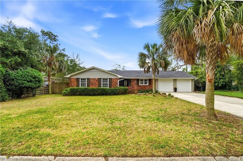 Experience the ultimate coastal lifestyle in this stunning - photo 4