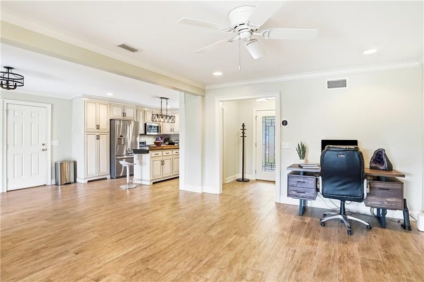 Experience the ultimate coastal lifestyle in this stunning - photo 9