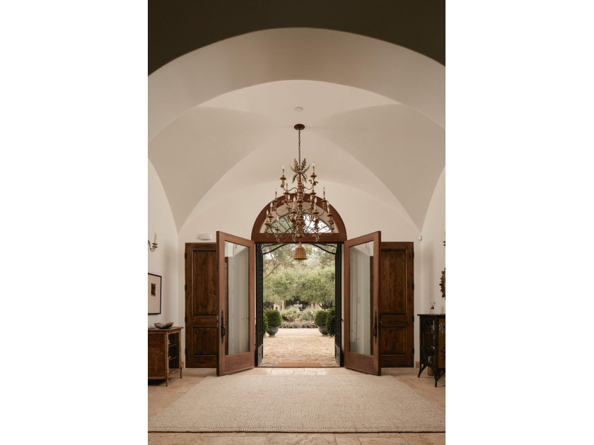 Timeless Mediterranean estate set on approximately 1.84 +/- - photo 6