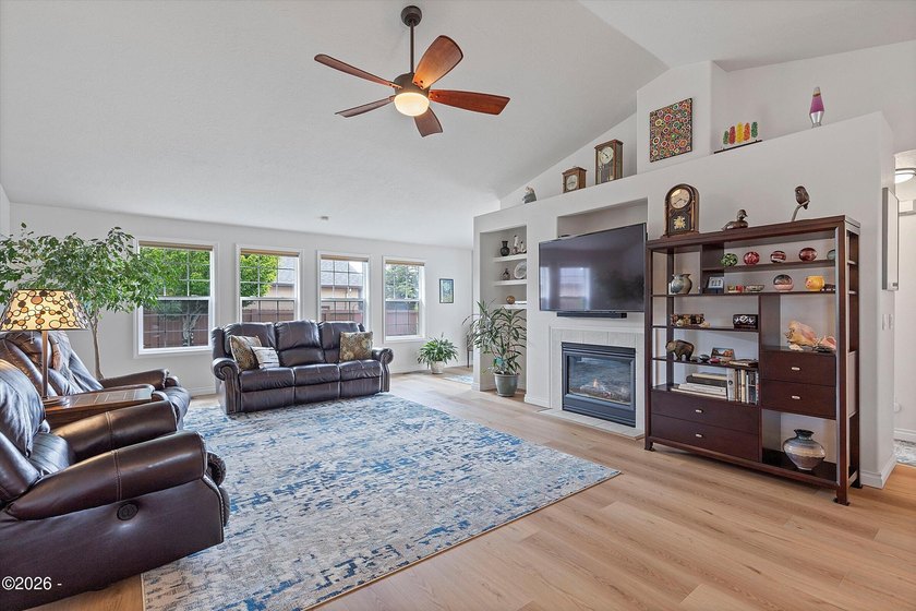 Beautiful 3 bed / 2 bath 1,728 sf single level home just blocks - photo 5