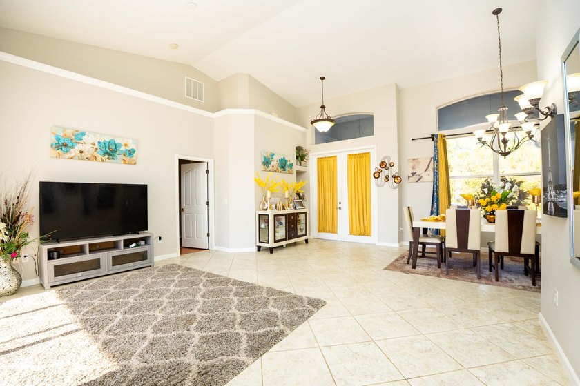 Step into this meticulously maintained 2006 CBS built home - photo 6