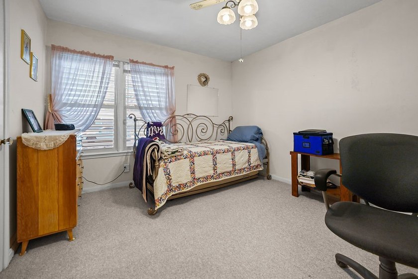 Charming home in the desirable Lindale Park neighborhood! This - photo 19
