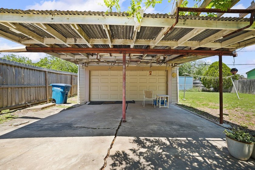 Charming home in the desirable Lindale Park neighborhood! This - photo 32