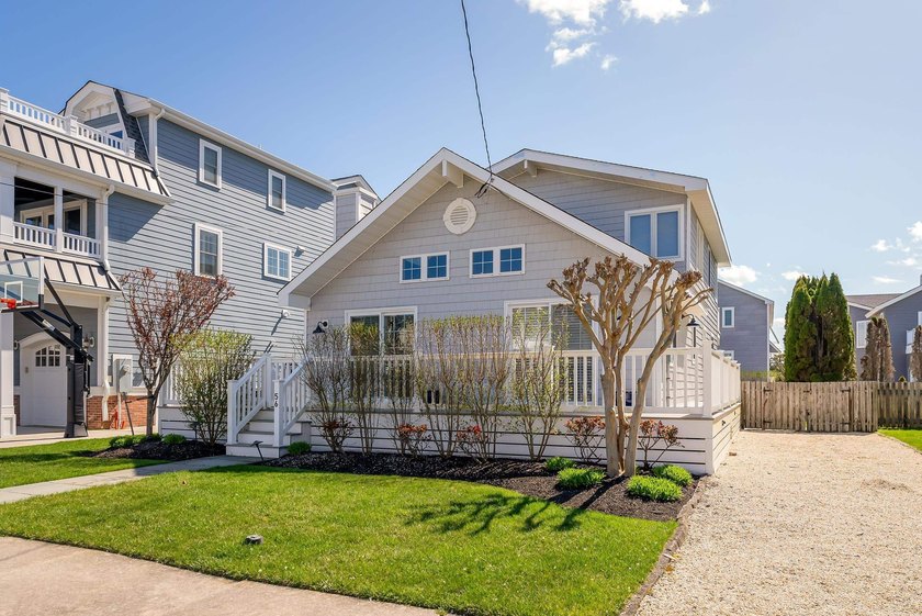 Charming two-story single-family home featuring 5 bedrooms and 3 - photo 2