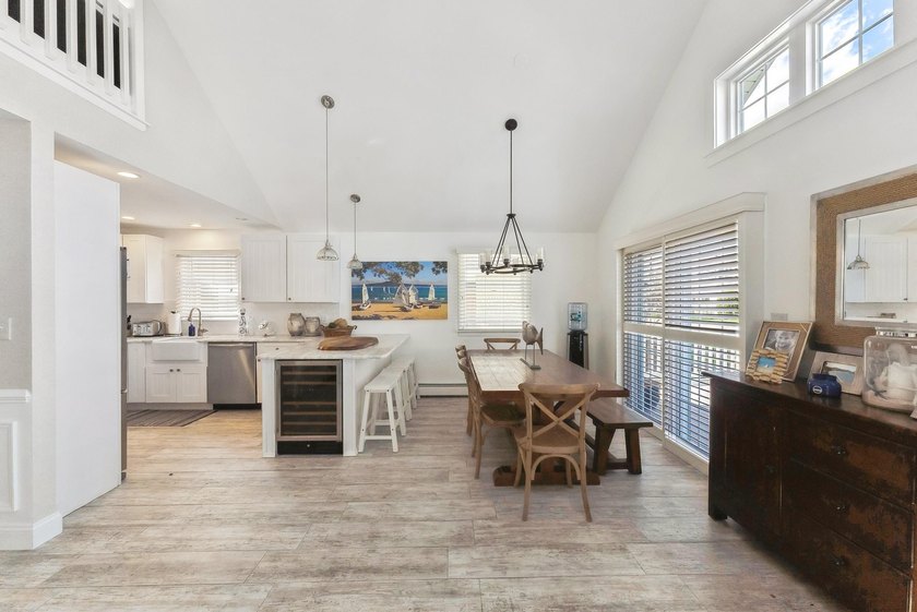 Charming two-story single-family home featuring 5 bedrooms and 3 - photo 6