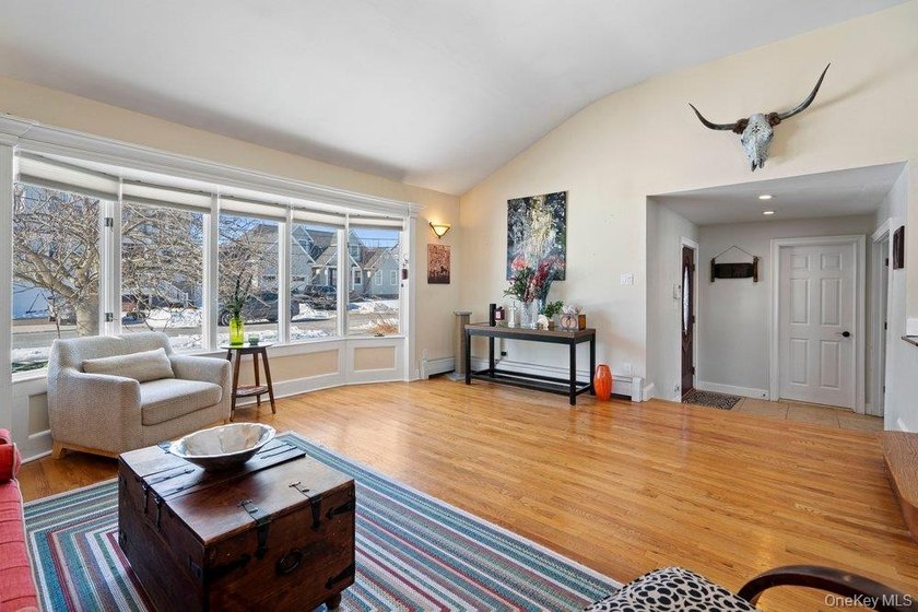 Welcome to 60 Leewater Ave. This sprawling split-level three - photo 7