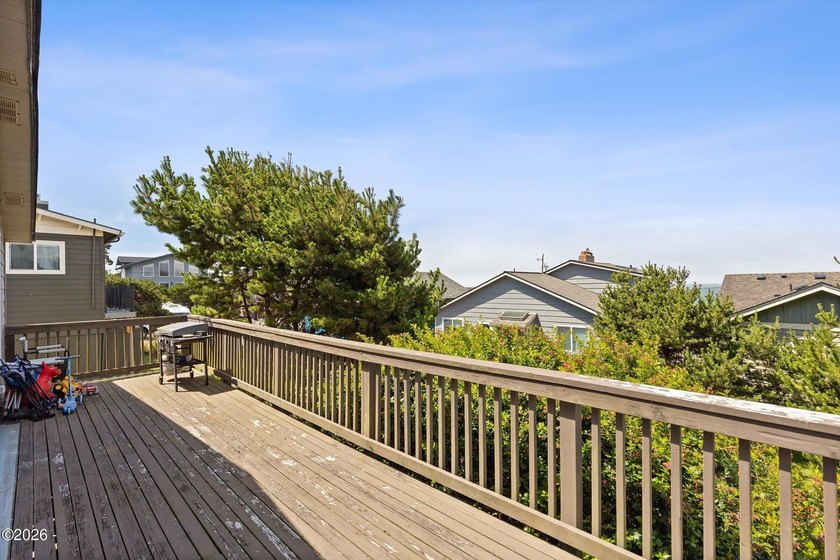 Great OCEAN VIEW Home in Road's End! Nearby beach access for - photo 7