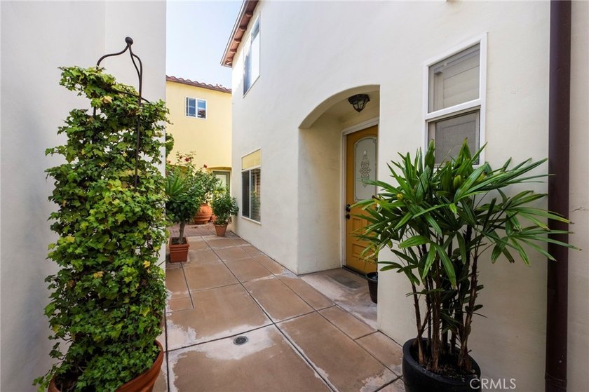 Fabulous location in downtown Huntington Beach-just 2 blocks to - photo 5
