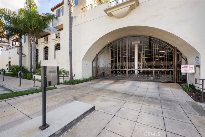 Fabulous location in downtown Huntington Beach-just 2 blocks to - photo 8