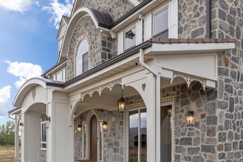 An exquisite custom estate where luxury, function, and serenity - photo 4