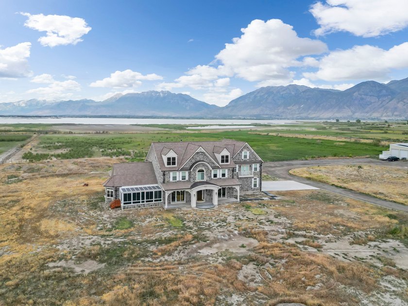 An exquisite custom estate where luxury, function, and serenity - photo 7