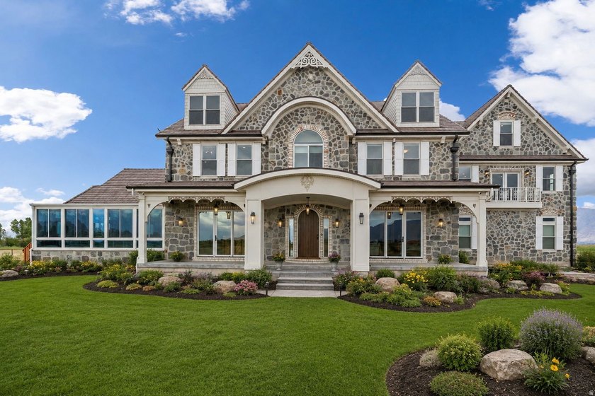 An exquisite custom estate where luxury, function, and serenity - photo 9