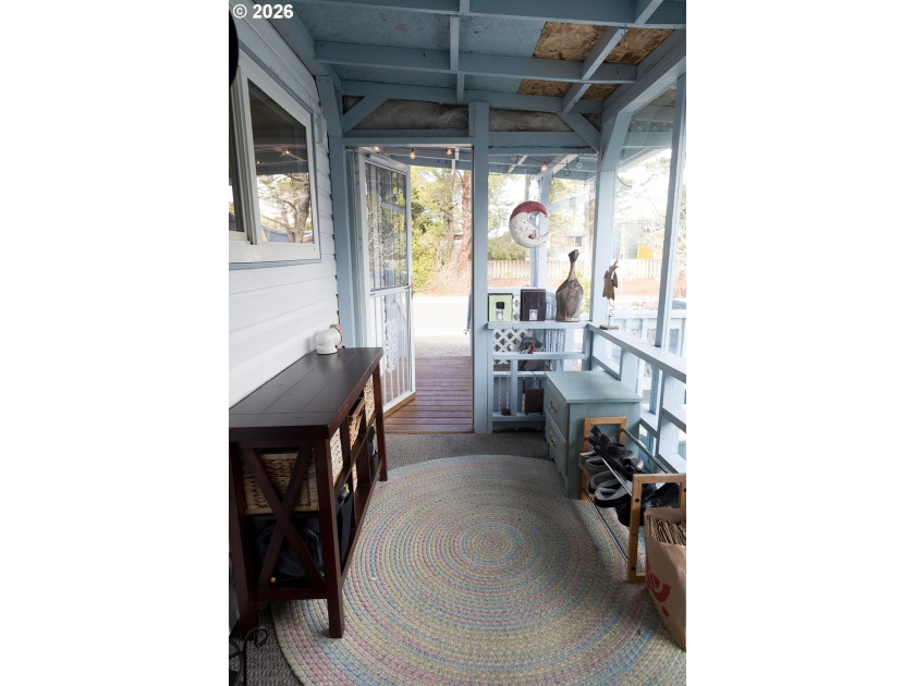 Welcome to this well kept 2 bedroom, 2 bathroom single-wide - photo 5