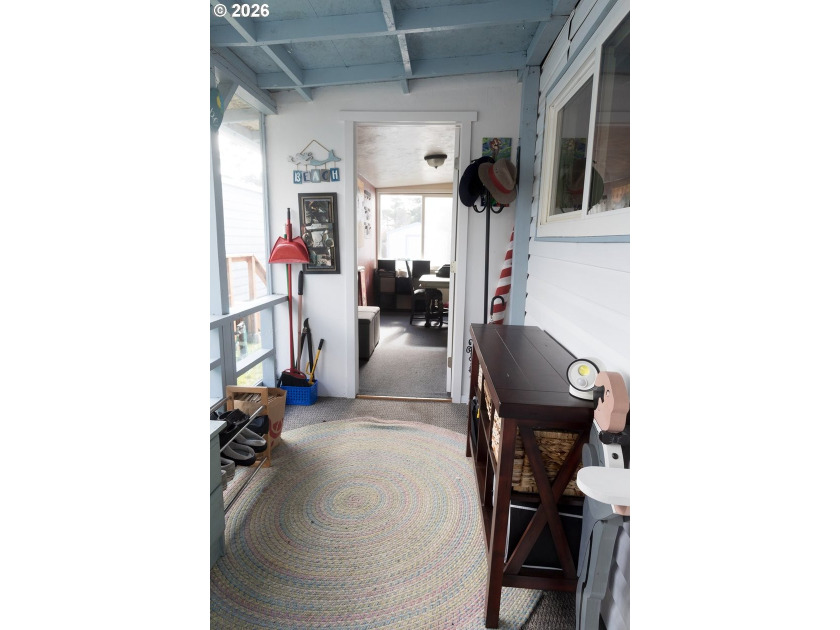 Welcome to this well kept 2 bedroom, 2 bathroom single-wide - photo 6