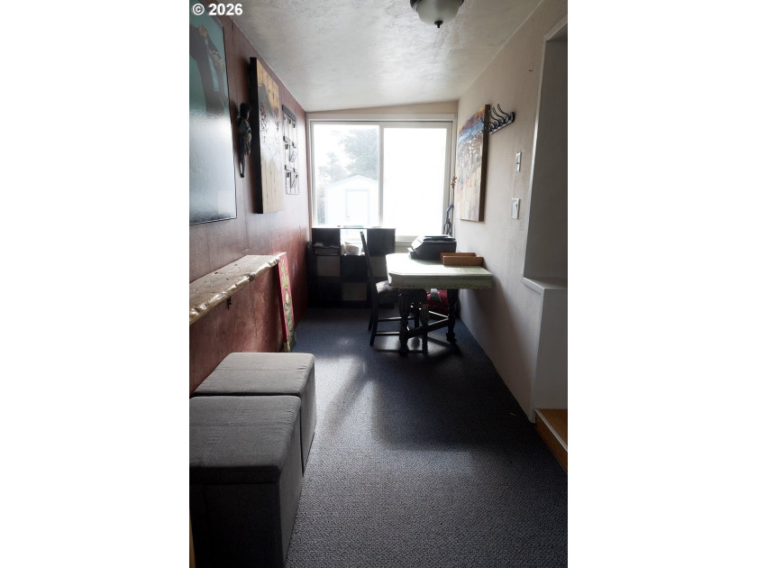 Welcome to this well kept 2 bedroom, 2 bathroom single-wide - photo 7