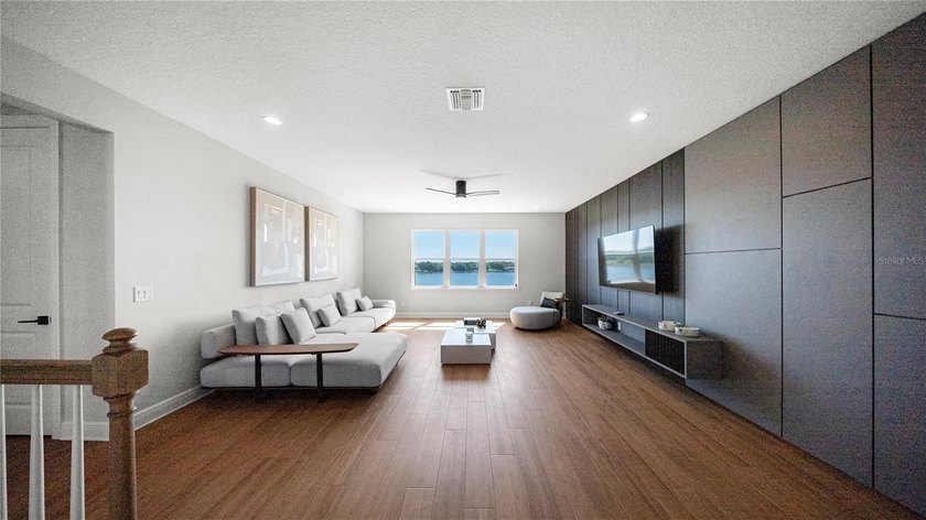 This never-lived-in luxury residence presents an extraordinary - photo 22