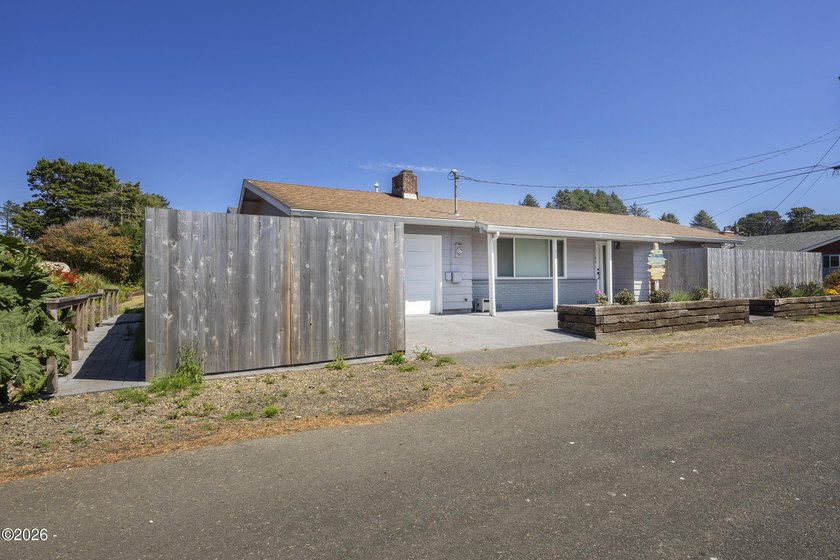 A well-maintained 2-bedroom, 1-bathroom single-level home in - photo 3