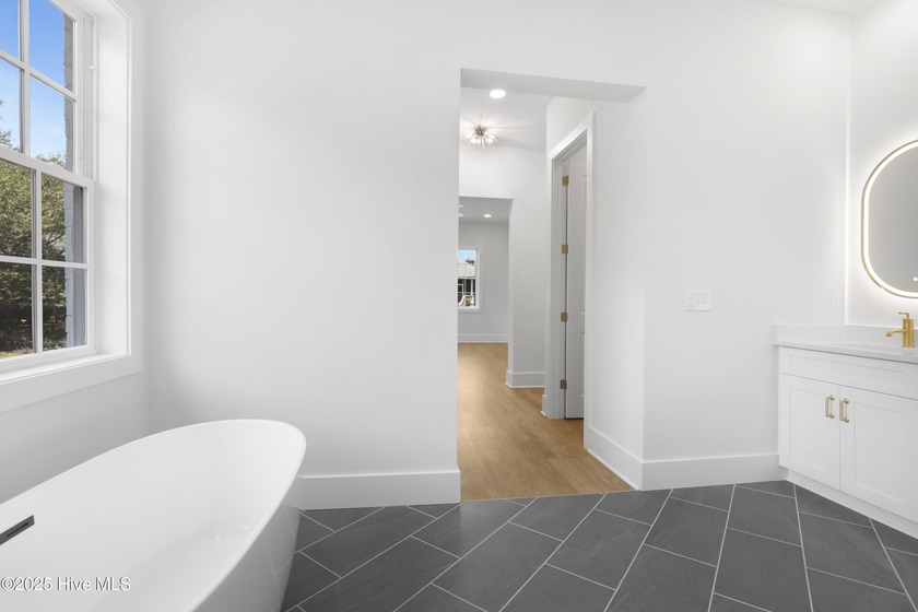 Prestigious New Construction in Landfall! This impressive Bay - photo 16