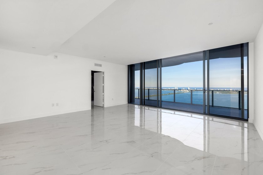 Bring all offers, Motivated Seller! Welcome to the Mansion in - photo 18
