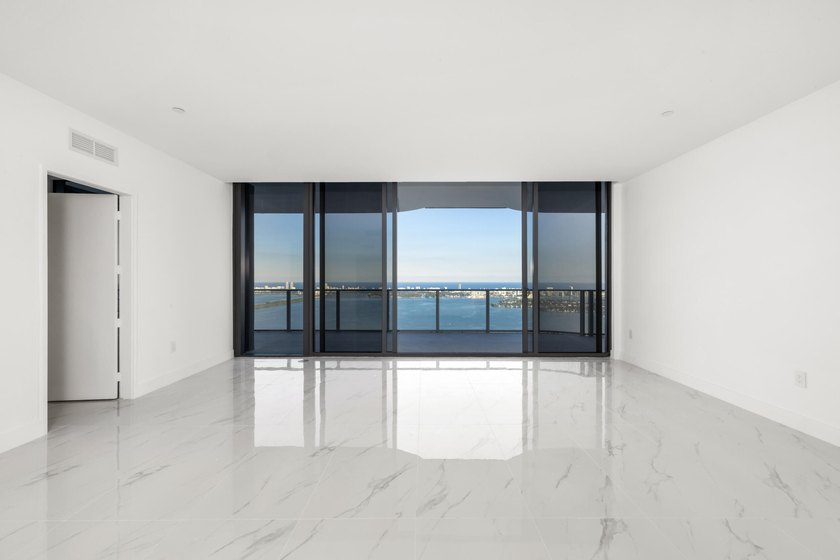 Bring all offers, Motivated Seller! Welcome to the Mansion in - photo 19