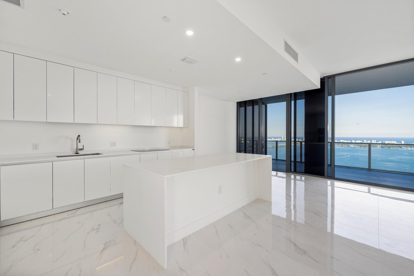 Bring all offers, Motivated Seller! Welcome to the Mansion in - photo 23