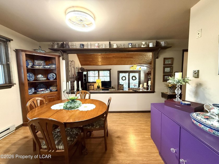 Awesome meticulously maintained 3 BR, 2 Bath Beech Mtn saltbox - photo 8