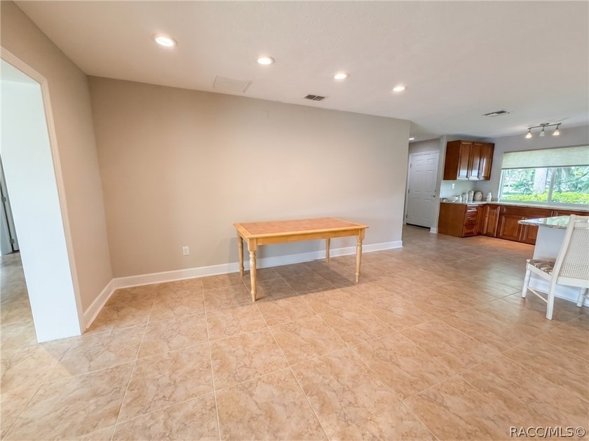 This lovely waterfront, remodeled, fully furnished, end unit - photo 12