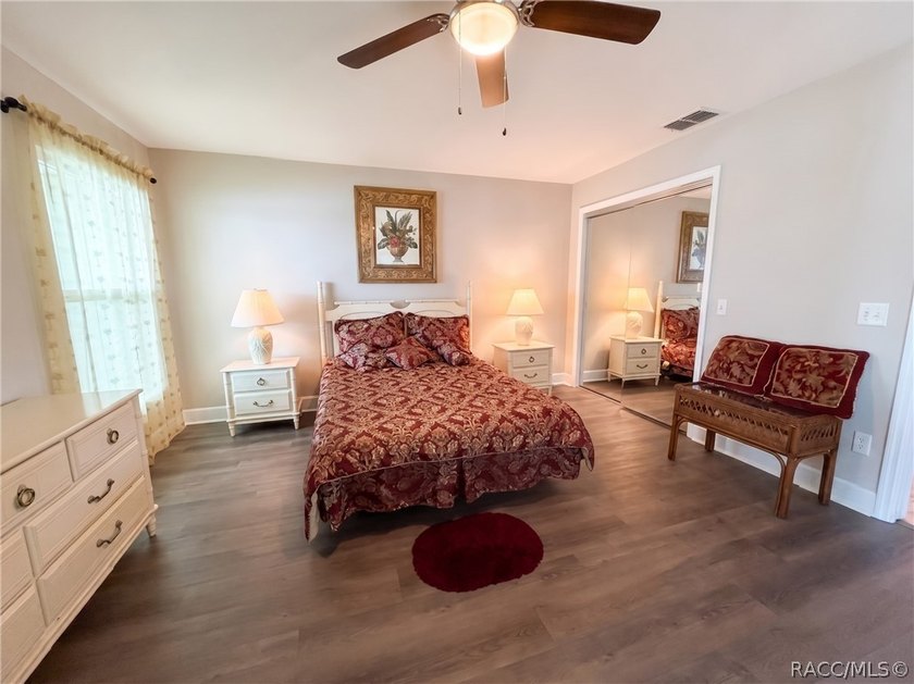 This lovely waterfront, remodeled, fully furnished, end unit - photo 15