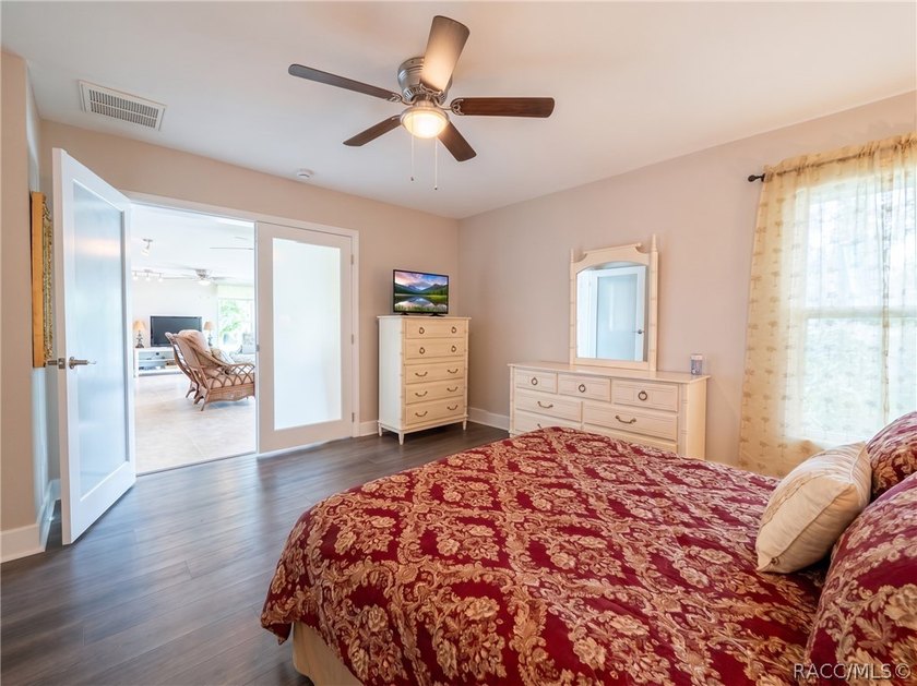 This lovely waterfront, remodeled, fully furnished, end unit - photo 17