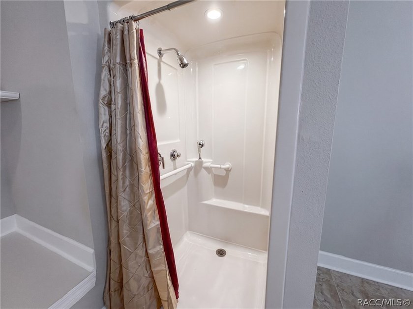 This lovely waterfront, remodeled, fully furnished, end unit - photo 19