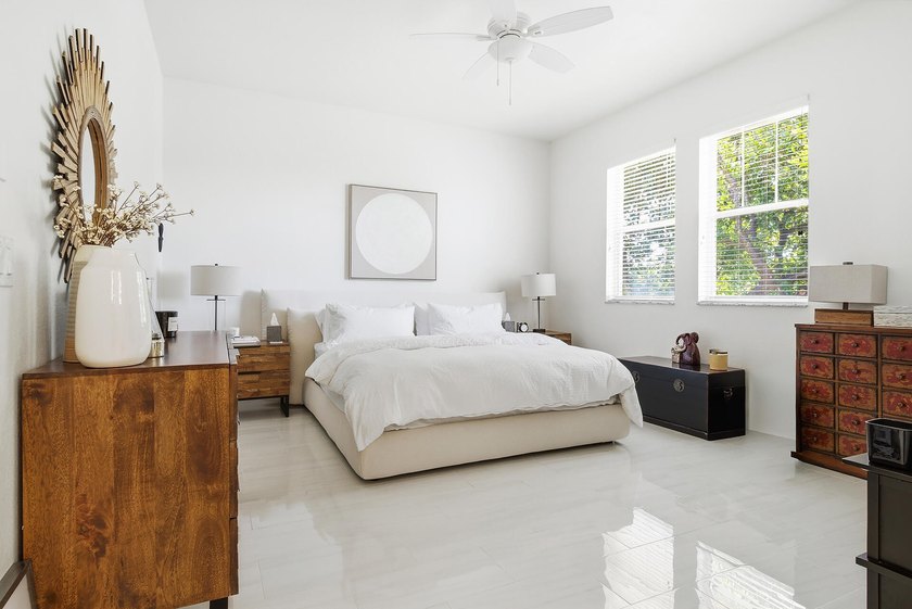 Beautifully renovated two-story residence in the gated CitySide - photo 23